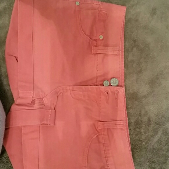 Shorts - Picture 3 of 3